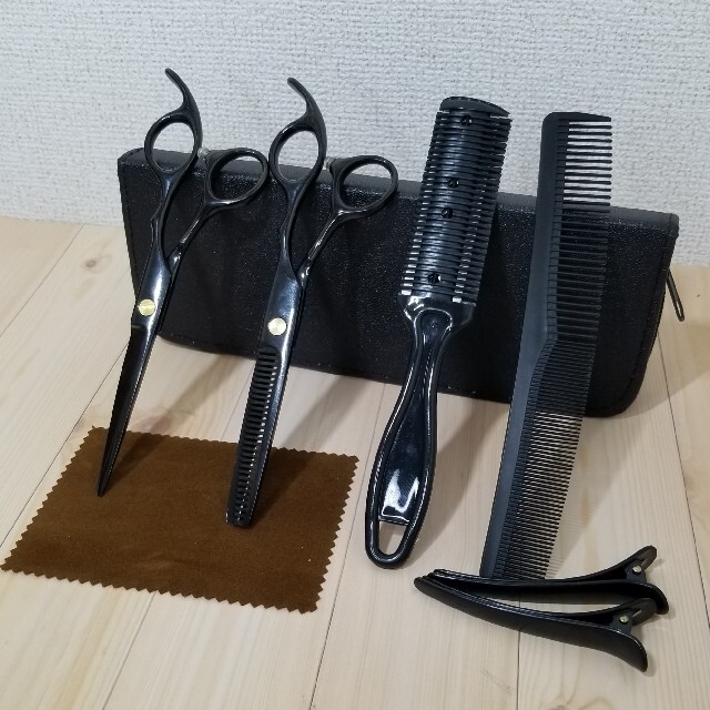 新品　人気　散髪ヘアカット ハサミ すきばさみ 高品質ステンレス 収納ケース付き キッズ/ベビー/マタニティの洗浄/衛生用品(散髪バサミ)の商品写真