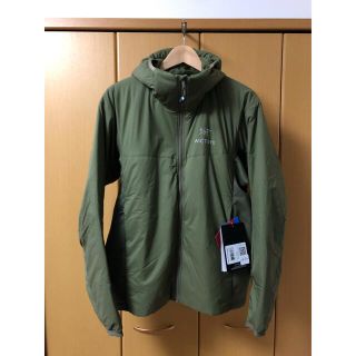 アークテリクス(ARC'TERYX)の新品未使用　ARC'TERYX Atom LT Arbour サイズM(ダウンジャケット)