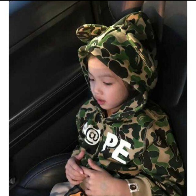 A BATHING APE(アベイシングエイプ)の１３０BAPE KIDS　ABC BE@R ZIP HOODIE キッズ/ベビー/マタニティのキッズ服男の子用(90cm~)(ジャケット/上着)の商品写真