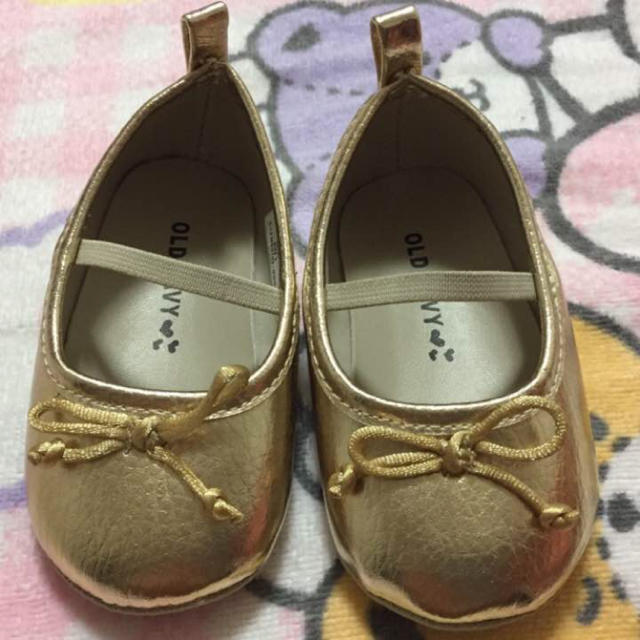 Old Navy(オールドネイビー)のOLDNAVY ゴールド ルームシューズ キッズ/ベビー/マタニティのベビー靴/シューズ(~14cm)(フラットシューズ)の商品写真