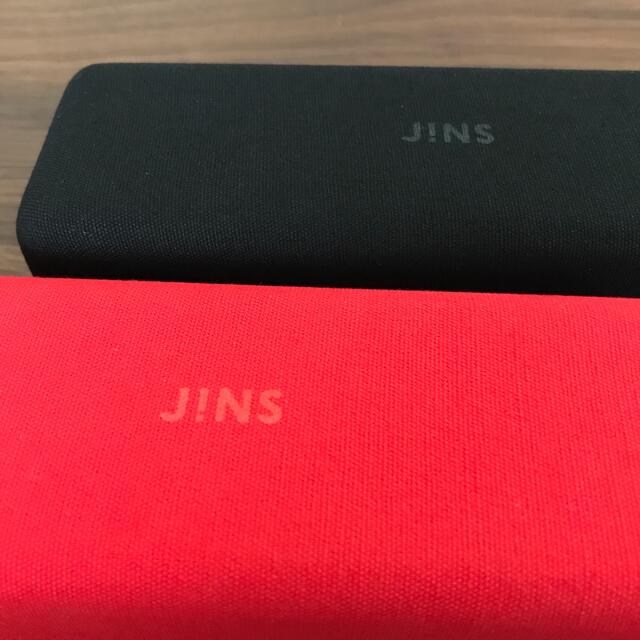 JINS(ジンズ)の専用　JINS  メガネケース　赤、黒　2個セット レディースのファッション小物(サングラス/メガネ)の商品写真