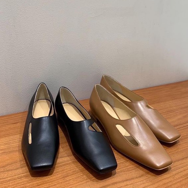 未使用 CLANE クラネ ASYMMETRY HOLE FLAT SHOES