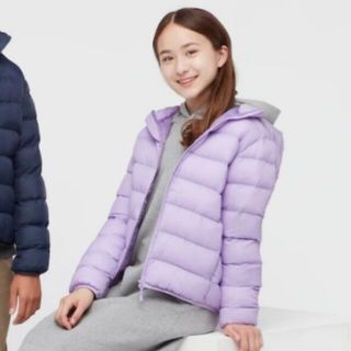 ユニクロ(UNIQLO)のユニクロ　ライトウォーム パデットパーカー　新品　160(ジャケット/上着)