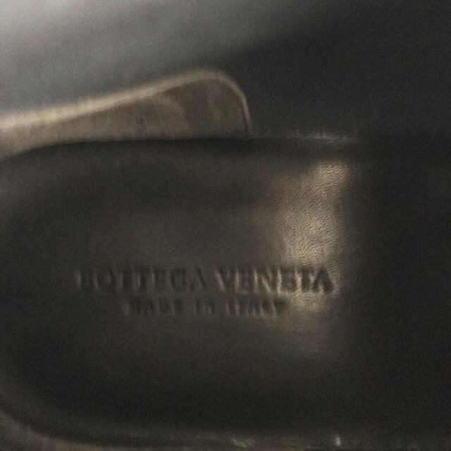 Bottega Veneta(ボッテガヴェネタ)のボッテガヴェネタ チャッカブーツ スエードレザー グレー 39 約24.5cm メンズの靴/シューズ(ブーツ)の商品写真