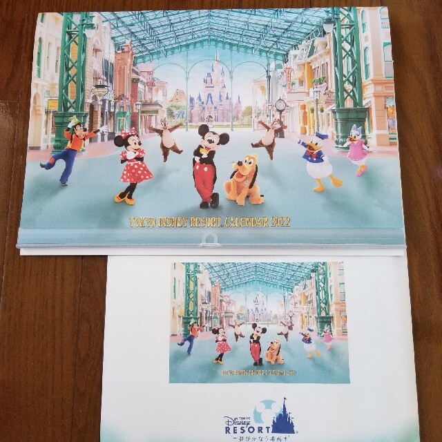 Disney(ディズニー)のmmm様専用【非売品】ディズニーリゾート　2022 カレンダー エンタメ/ホビーのおもちゃ/ぬいぐるみ(キャラクターグッズ)の商品写真