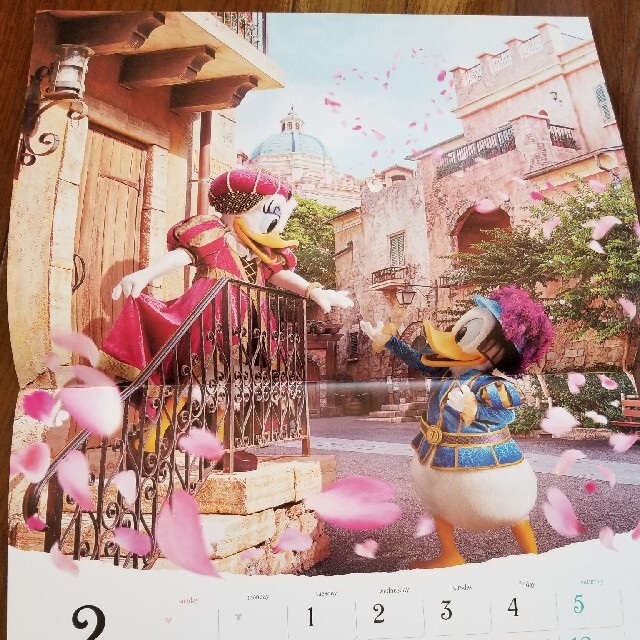 Disney(ディズニー)のmmm様専用【非売品】ディズニーリゾート　2022 カレンダー エンタメ/ホビーのおもちゃ/ぬいぐるみ(キャラクターグッズ)の商品写真