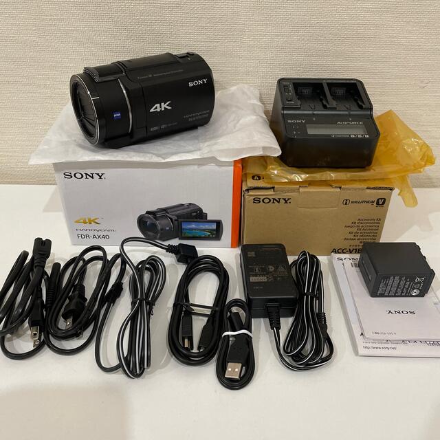 SONY(ソニー)のSONY ビデオカメラレコーダー FDR-AX40(B) 予備バッテリー　充電器 スマホ/家電/カメラのカメラ(ビデオカメラ)の商品写真