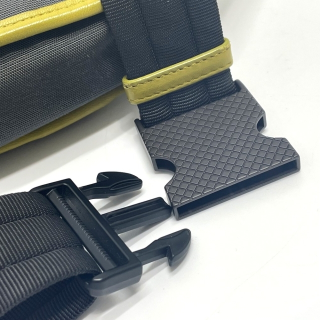 ボッテガヴェネタ BOTTEGA VENETA ボディバッグ 534431 キャンバス&イントレチャート ウエストポーチ ウエストバッグ レザー/キャンバス/ストロー カーキ系