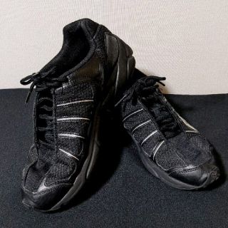 プーマ(PUMA)のPUMAスニーカー24cm　黒スニーカー　ソールも黒です(スニーカー)