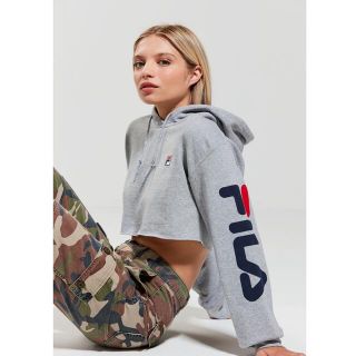 フィラ(FILA)のFILA ショート丈フーディ　Sサイズ(トレーナー/スウェット)