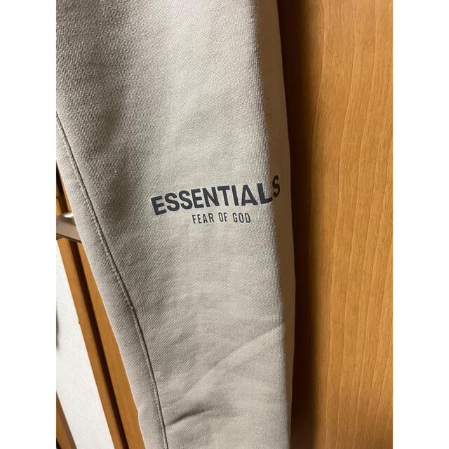 FEAR OF GOD(フィアオブゴッド)のFOG ESSENTIALS TAN タン　パンツ　XS メンズのパンツ(その他)の商品写真