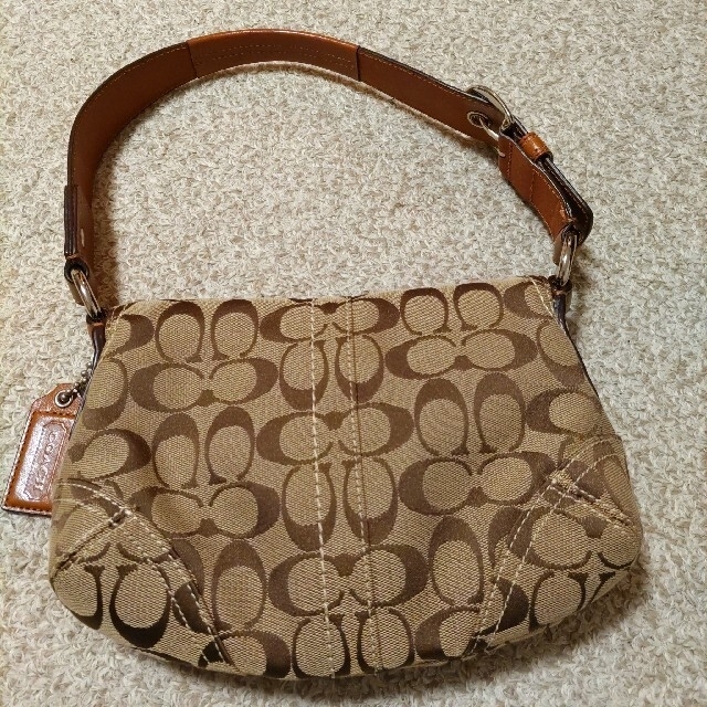 COACH(コーチ)のCOATHのシグネチャーショルダーハンドバック♡（美品） レディースのバッグ(ハンドバッグ)の商品写真