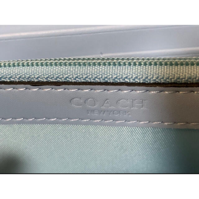 COACH(コーチ)の新品 正規品 COACH アコーディオン長財布 シグネチャー 水色 レディースのファッション小物(財布)の商品写真
