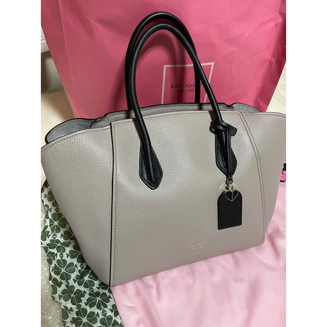 kate spade new york(ケイトスペードニューヨーク)の＊値下げ中＊【新品未使用】ケイトスペード　グレースラージサッチェル　バッグ レディースのバッグ(ハンドバッグ)の商品写真