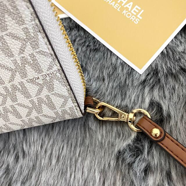 新品☆ MICHAEL KORS ホワイト シグネチャー  長財布 スマホケース 2