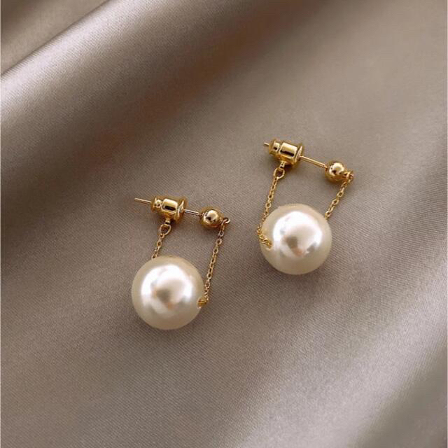 Dior(ディオール)のdropping pearl pierce  レディースのアクセサリー(ピアス)の商品写真