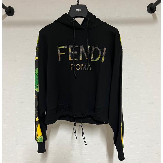 WEB限定】 ほぼ未使用美品 FENDI正規品ストーン付きパーカー 定価25