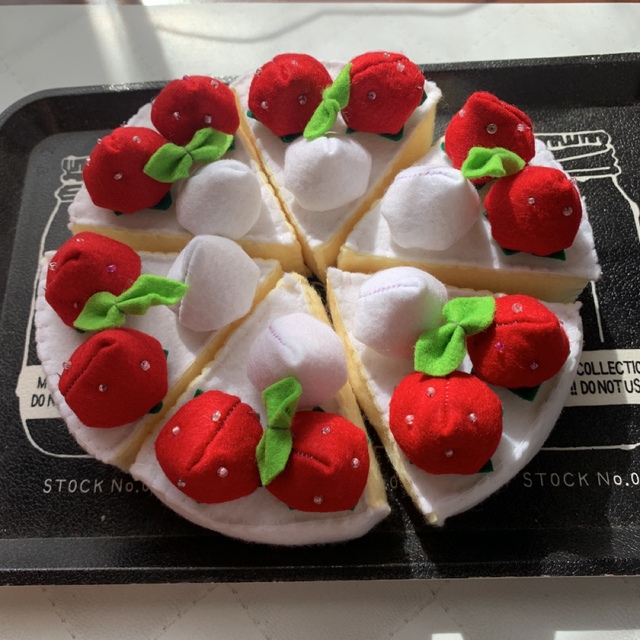 フェルトままごとセット♡赤いいちごのホールケーキ♡おままごとセット