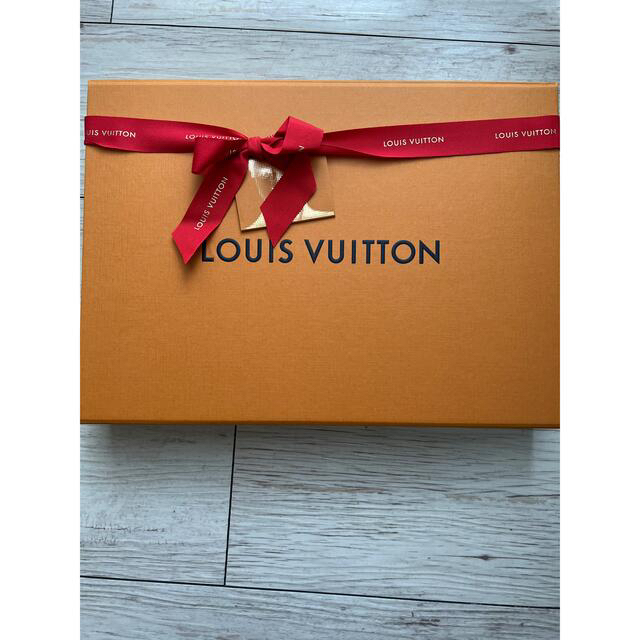 LOUIS VUITTON(ルイヴィトン)のエシャルプ・ロゴマニア マフラー 完売品 新品 レディースのファッション小物(マフラー/ショール)の商品写真