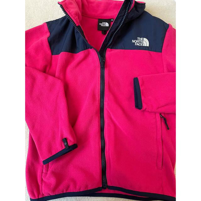 THE NORTH FACE(ザノースフェイス)のTHE NORTH FACE フリースジャケット　キッズ　140 キッズ/ベビー/マタニティのキッズ服女の子用(90cm~)(ジャケット/上着)の商品写真