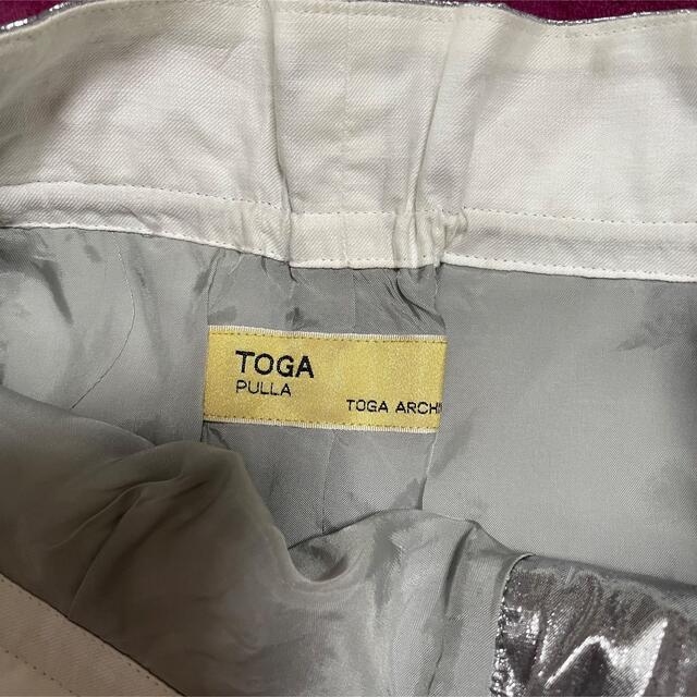 TOGA(トーガ)のTOGA シルバーメタリックスカート レディースのスカート(ミニスカート)の商品写真