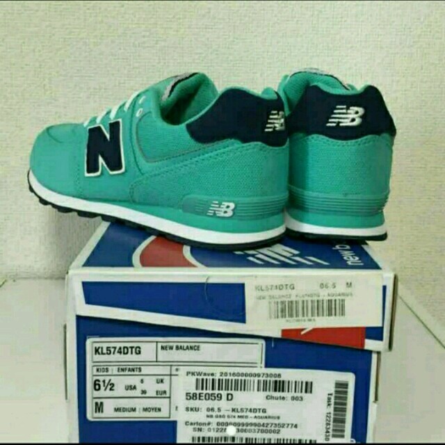 New Balance(ニューバランス)の値下げしました！new balance 574 新品　海外モデル　激レア レディースの靴/シューズ(スニーカー)の商品写真