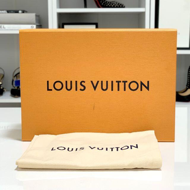 LOUIS VUITTON(ルイヴィトン)の3552 ヴィトン ロゴ レザー ローファー フラットシューズ 黒 レディースの靴/シューズ(ローファー/革靴)の商品写真