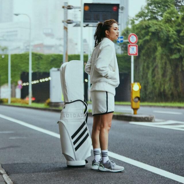 adidas(アディダス)の2021AWアディダス　ゴルフ　フリーススカート　ホワイトM スポーツ/アウトドアのゴルフ(ウエア)の商品写真