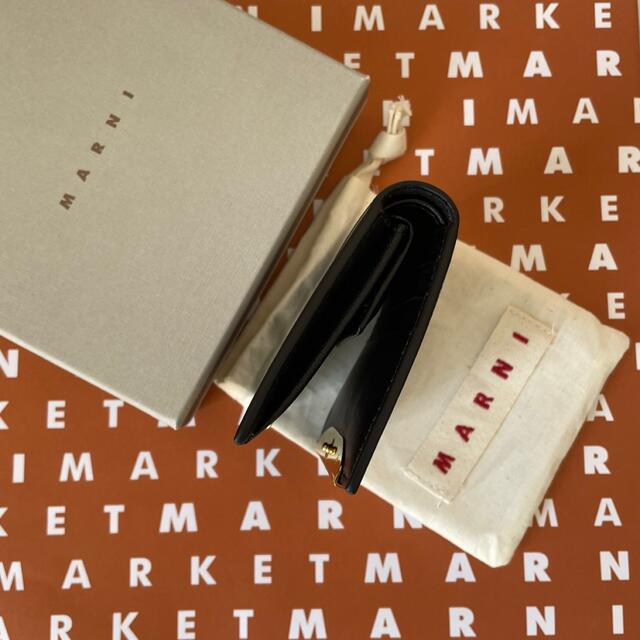 バッグを Marni - 新品 MARNI グロスレザー ミニウォレット 折り財布 二つ折りの通販 by ☆Haru☆'s shop|マルニならラクマ メゾンマル