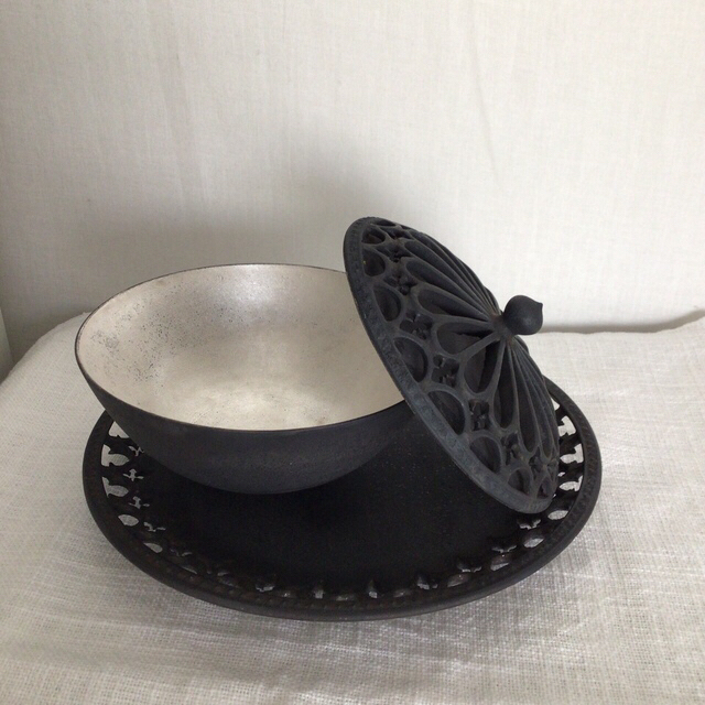 年末のプロモーション 伊藤剛俊 銀彩黒 蓋付茶碗&プレートセット 食器