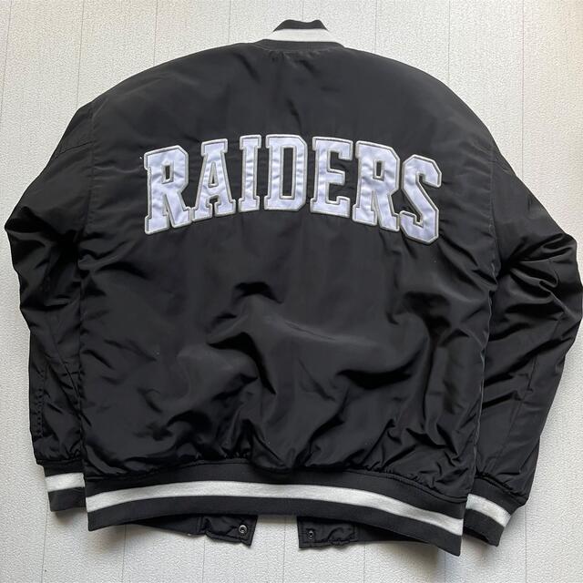 GU(ジーユー)のNFL RAIDERS レイダース スタジャン　ナイロンブルゾン　GU 古着 メンズのジャケット/アウター(スタジャン)の商品写真