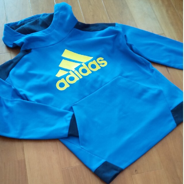 adidas(アディダス)のアディダス パーカー 160cm キッズ/ベビー/マタニティのキッズ服男の子用(90cm~)(ジャケット/上着)の商品写真