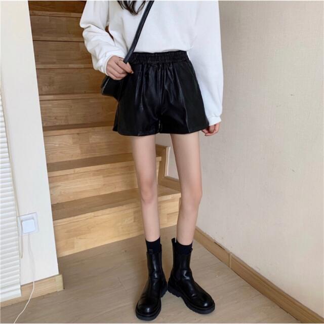 緊急再入荷⭐️レザーショートパンツ　ボトムス　トレンド⭐️黒　ブラック レディースのパンツ(ショートパンツ)の商品写真