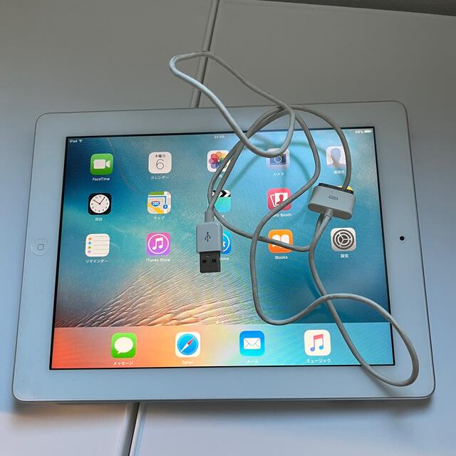 iPad(アイパッド)の【値下】iPad 第二世代　WiFiモデル 32G ホワイト スマホ/家電/カメラのPC/タブレット(タブレット)の商品写真