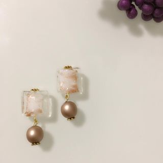 イエナ(IENA)の上品ベージュ×ゴールド揺れるピアスorイヤリング(ピアス)