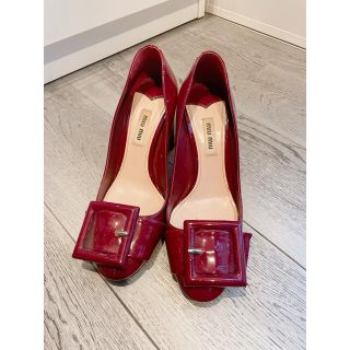 ミュウミュウ(miumiu)のmiumiu レッドパンプス(ハイヒール/パンプス)