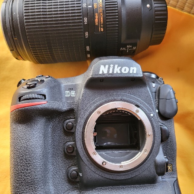 Nikon(ニコン)のnikon　D5とレンズ二本 スマホ/家電/カメラのカメラ(デジタル一眼)の商品写真