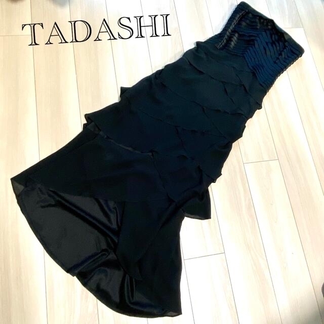 TADASHI 花びらのようなロングドレス　シンプルで上品です