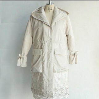 カワイイ(cawaii)の新品タグ付き 定価23760 美しいカットワークレース裾のエレガントな中綿コート(ダウンコート)