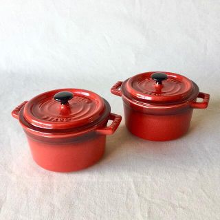 ストウブ(STAUB)の12cm STAUB ストウブ セラミック ラウンド ココット 赤 × 黒(調理道具/製菓道具)