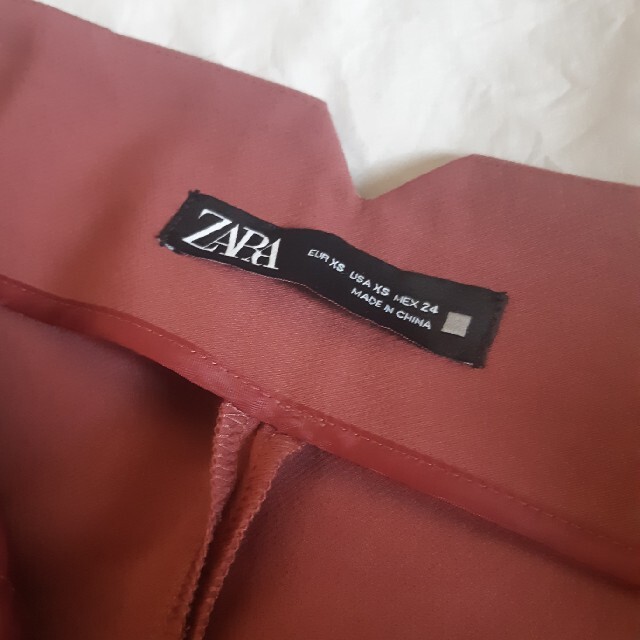 ZARA(ザラ)の【めい様専用】ZARA ザラ ハイウエストパンツ マルサラ XS レディースのパンツ(カジュアルパンツ)の商品写真