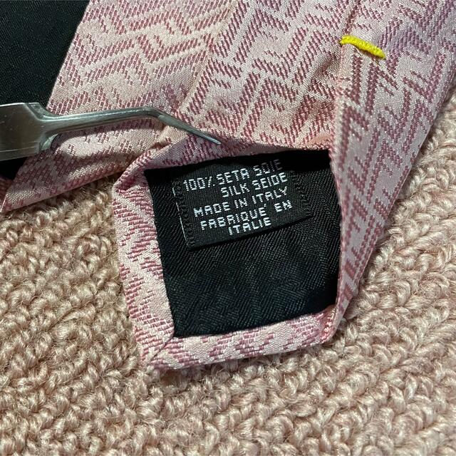 FENDI フェンディ ネクタイ 総柄 ズッカ柄 ピンク シルク100%