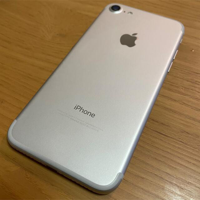 Apple(アップル)のiPhone7 32GB 正規店にてバッテリー交換済み スマホ/家電/カメラのスマートフォン/携帯電話(スマートフォン本体)の商品写真