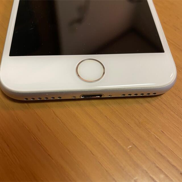 Apple(アップル)のiPhone7 32GB 正規店にてバッテリー交換済み スマホ/家電/カメラのスマートフォン/携帯電話(スマートフォン本体)の商品写真