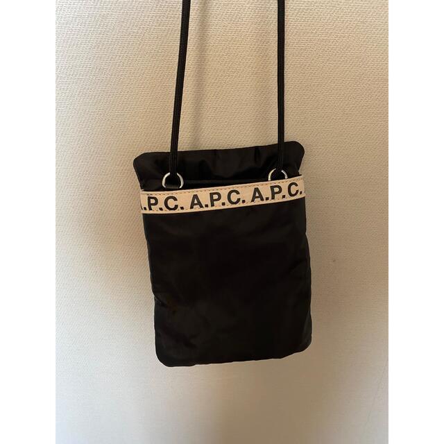 A.P.C(アーペーセー)のAPC サコッシュ　新品未使用 レディースのバッグ(ボディバッグ/ウエストポーチ)の商品写真