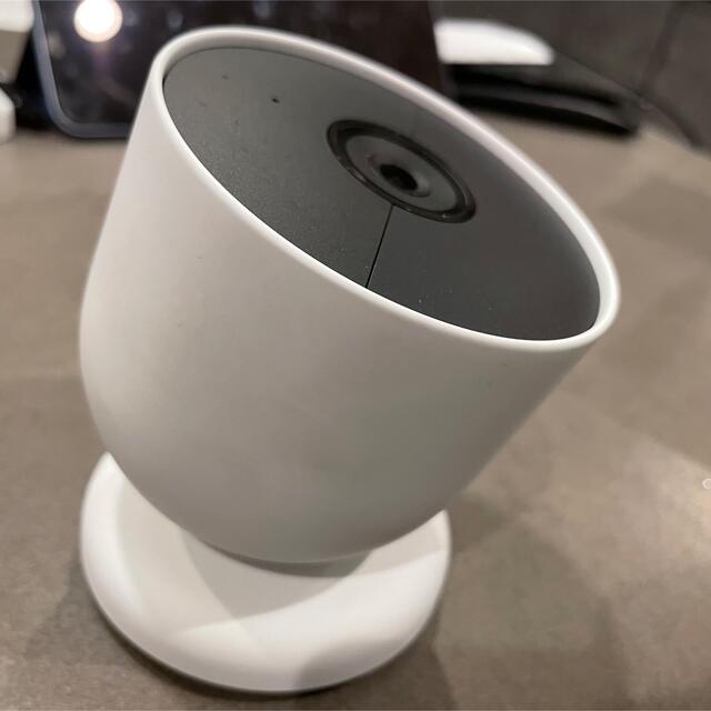 Google(グーグル)のGoogle Nest Cam 使用品 スマホ/家電/カメラのスマホ/家電/カメラ その他(防犯カメラ)の商品写真