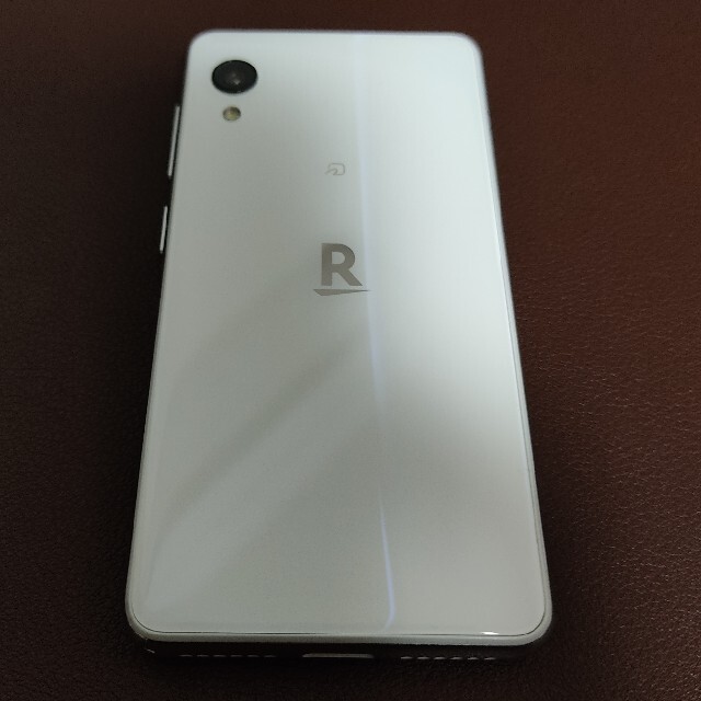 Rakuten(ラクテン)の美品　Rakuten　mini スマホ/家電/カメラのスマートフォン/携帯電話(スマートフォン本体)の商品写真