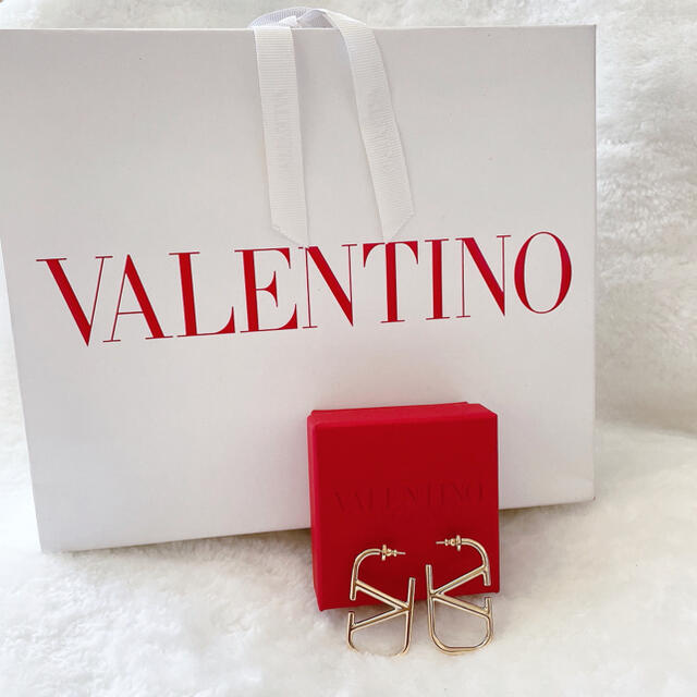 VALENTINO - vロゴ　シグネチャー　ピアス　バレンティノ　valentino