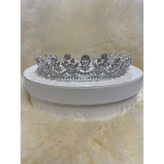 ヴェラウォン(Vera Wang)のお値下げ！lvory &Co Alexandra ティアラ　アレクサンドラ(ヘッドドレス/ドレス)