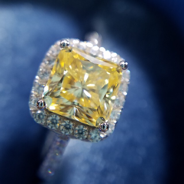 erica様専用！最高級ソナイエローダイヤモンド ヘイローリング レディースのアクセサリー(リング(指輪))の商品写真